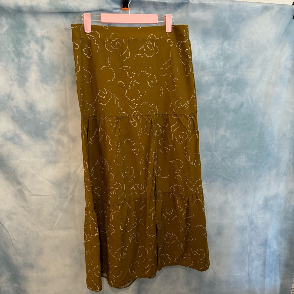 Dreamiest fall floral skirt size large
